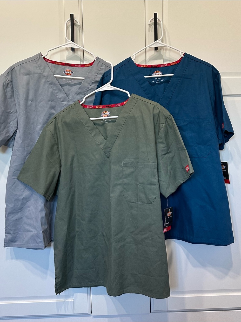 Lot of 3- Dickies Women’s or Men’s V-Neck Scrub Top,NWT